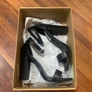 Black Steve Madden Carrson Heels